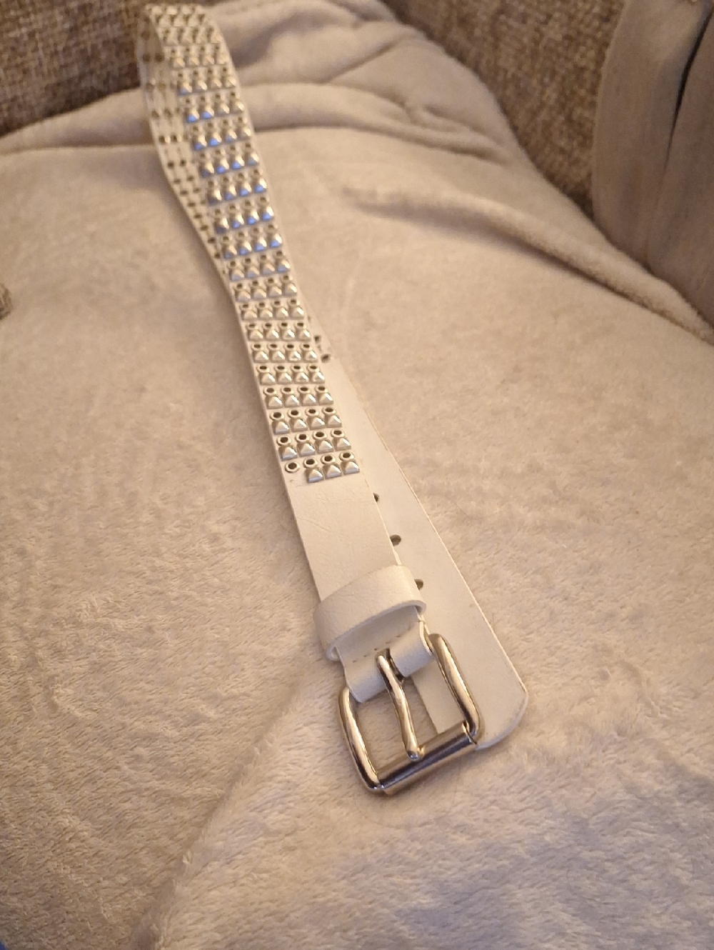 Source Unknown White Studded Women's Belt with Silver Hardware